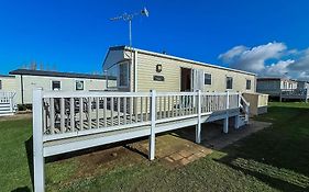 Beautiful Caravan With Decking At Manor Park, Hunstanton Ref 23098T